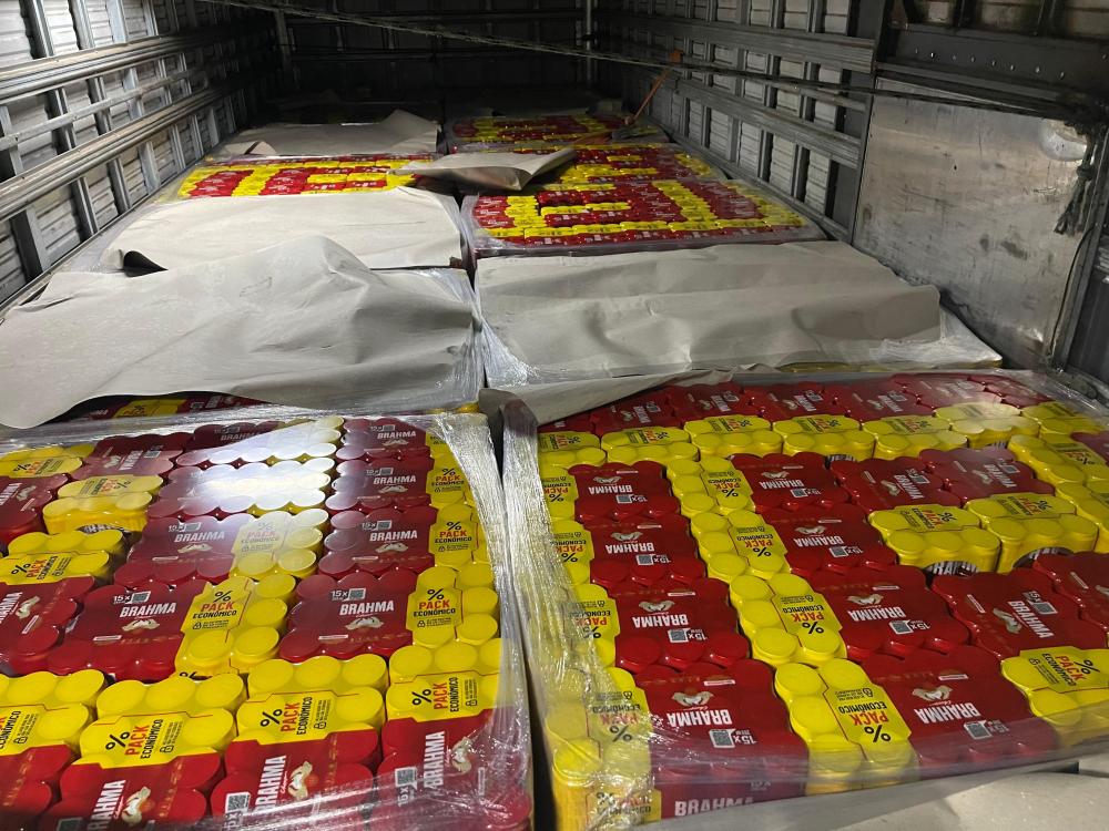 Capa da notícia: GDF retira de circulação 135 mil latas de cerveja sem nota fiscal